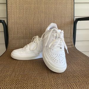 NIKE COURT VISION LOW SNEAKERS